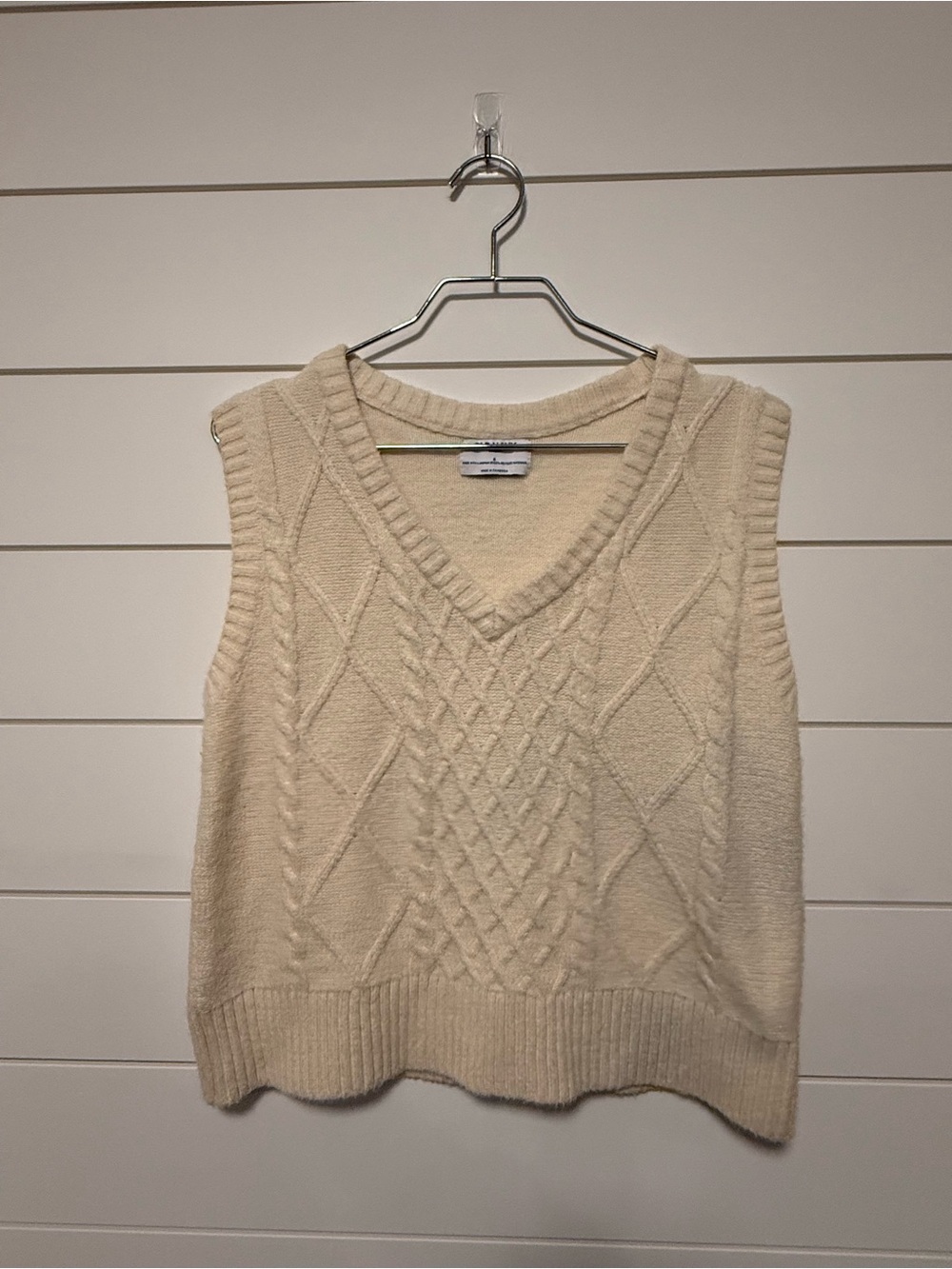 Old Navy Cream Cable Knit V-Neck Sweater Vest Size S